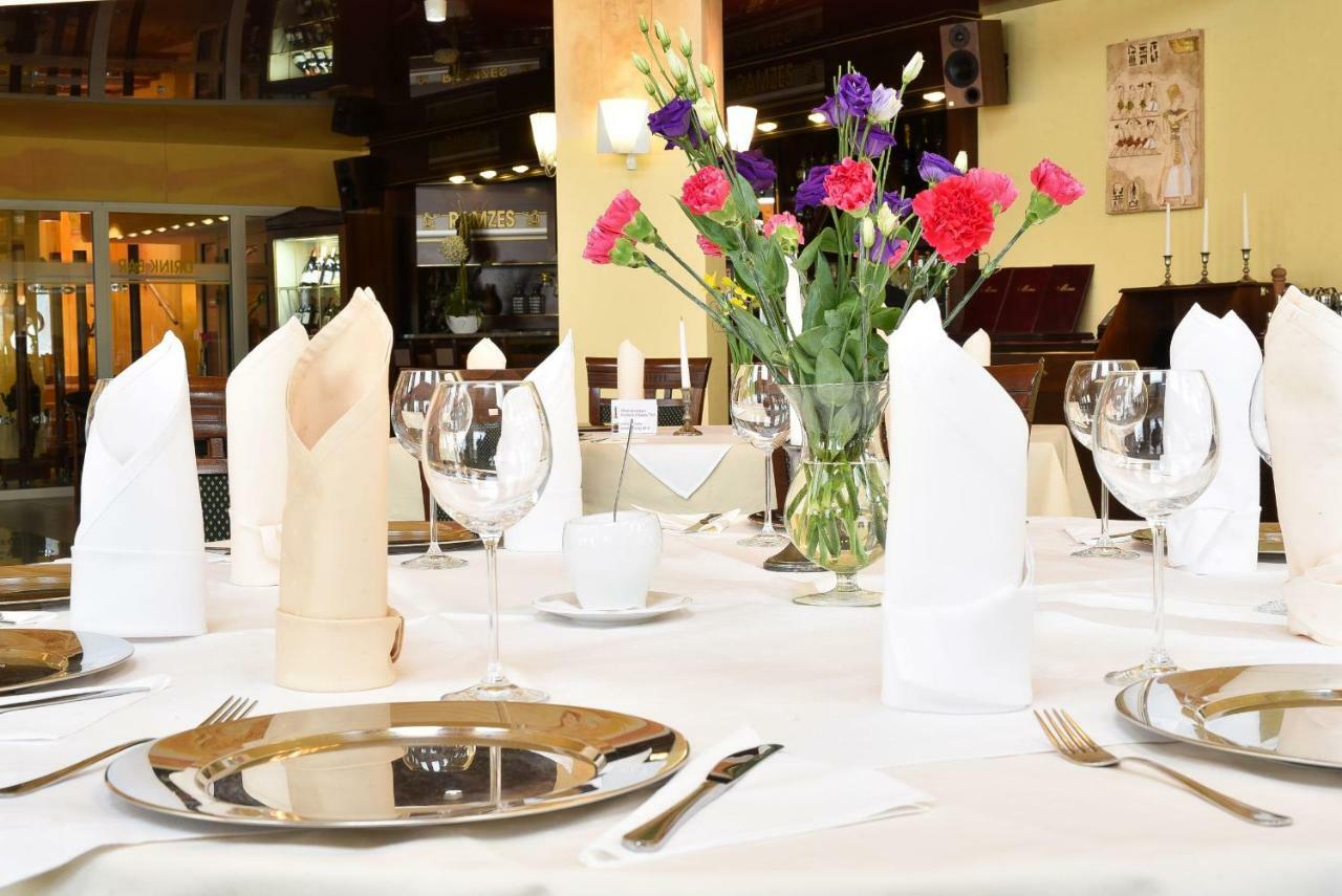 Piramida Park Hotel & Wellness Tychy Bagian luar foto